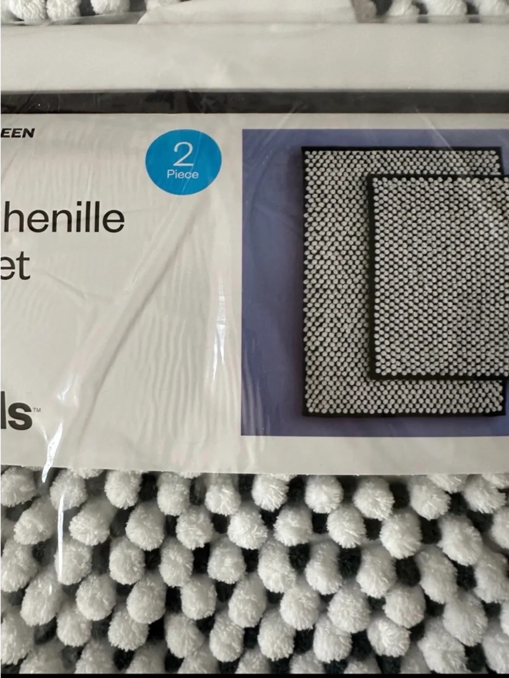 Room Essentials White Chenille Bath Rug Set with Dark Green Accents